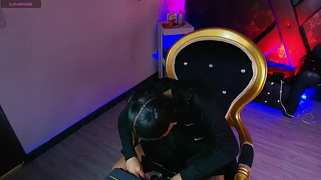 Snapshot of Sweettpleasure chatting on 02-15-26, 02:47 Sweettpleasure online show from 02-15-26, 02:47