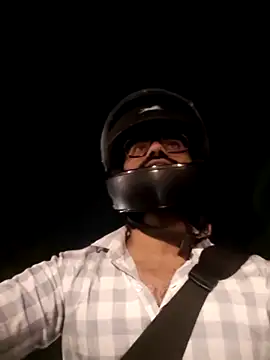 Snapshot of YoursThickDick chatting on 10-10-25, 04:39 YoursThickDick online show from 10-10-25, 04:39