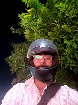 Snapshot of YoursThickDick chatting on 10-17-25, 04:31 YoursThickDick online show from 10-17-25, 04:31