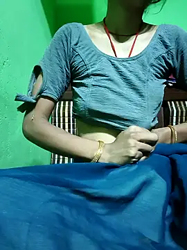 Snapshot of Shreya-couple chatting on 10-28-25, 01:20 Shreya-couple online show from 10-28-25, 01:20