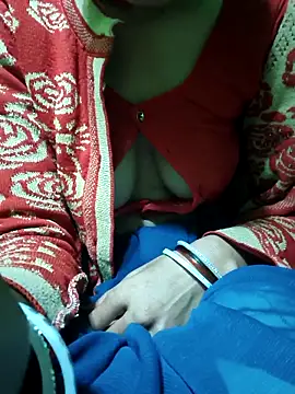 Snapshot of Shreya-couple chatting on 11-21-25, 12:43 Shreya-couple online show from 11-21-25, 12:43