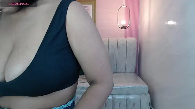 Snapshot of ambar_fox_s chatting on 10-11-25, 03:17 ambar fox s online show from 10-11-25, 03:17