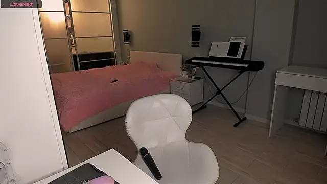 LolaVexx online show from 10-23-25, 04:06