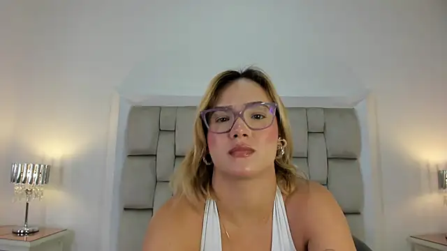 Snapshot of frehia_dimou chatting on 04-24-26, 11:23 frehia dimou online show from 04-24-26, 11:23
