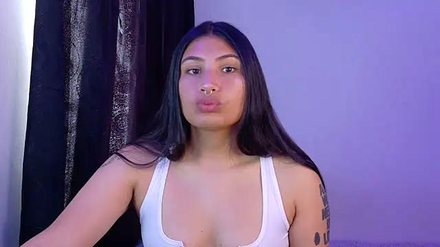 Snapshot of Linda_andrew chatting on 06-17-26, 03:46 Linda andrew online show from 06-17-26, 03:46