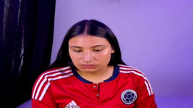 Snapshot of Linda_andrew chatting on 06-23-26, 04:27 Linda andrew online show from 06-23-26, 04:27