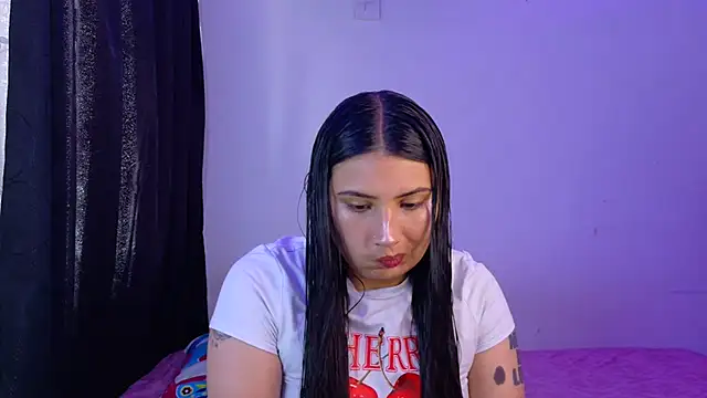 Snapshot of Linda_andrew chatting on 07-20-26, 05:04 Linda andrew online show from 07-20-26, 05:04