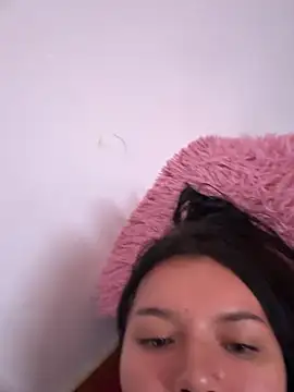 RoxanaBorns  online show from 04-10-26, 03:06