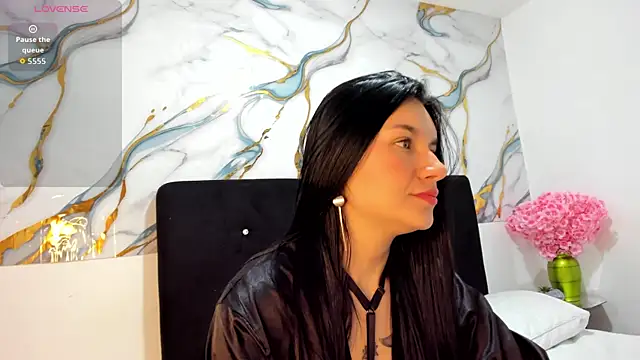 RoxanaBorns  online show from 06-01-26, 02:08