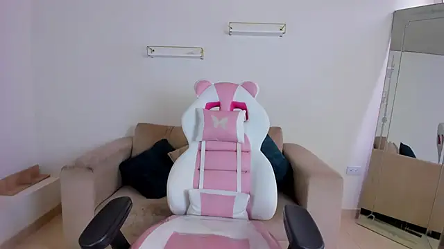 april smiith online show from 12-20-25, 12:34