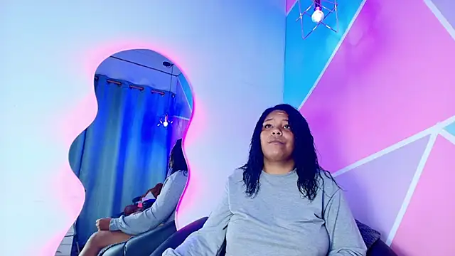 naomi campbel  online show from 11-05-25, 09:04