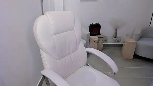 Snapshot of Karliie_kloss_ chatting on 10-09-25, 05:27 Karliie kloss online show from 10-09-25, 05:27