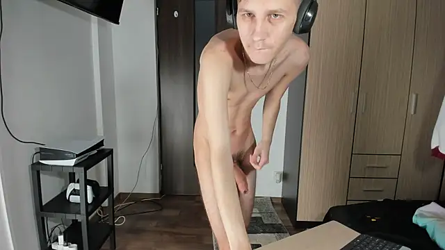 Snapshot of zincky2006 chatting on 11-16-25, 10:21 zincky2006 online show from 11-16-25, 10:21