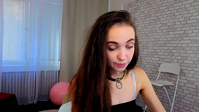 Snapshot of EllaSteele chatting on 09-18-25, 01:35 EllaSteele online show from 09-18-25, 01:35