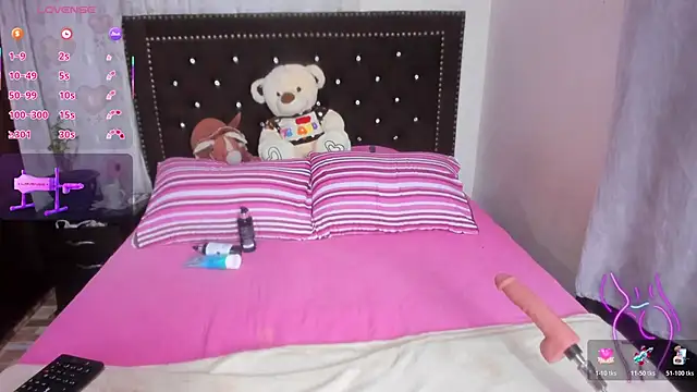 MiaMoxxy online show from 12-16-25, 09:47