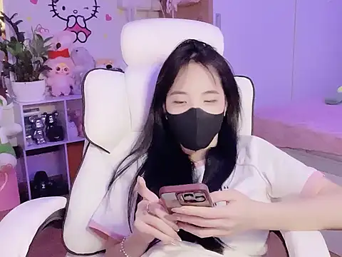 Snapshot of keelinnn19 chatting on 10-30-25, 11:05 keelinnn19 online show from 10-30-25, 11:05