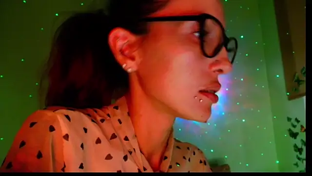 Snapshot of KiotoShine chatting on 09-09-25, 06:40 KiotoShine online show from 09-09-25, 06:40