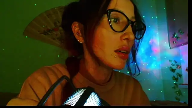 Snapshot of KiotoShine chatting on 09-26-25, 10:36 KiotoShine online show from 09-26-25, 10:36