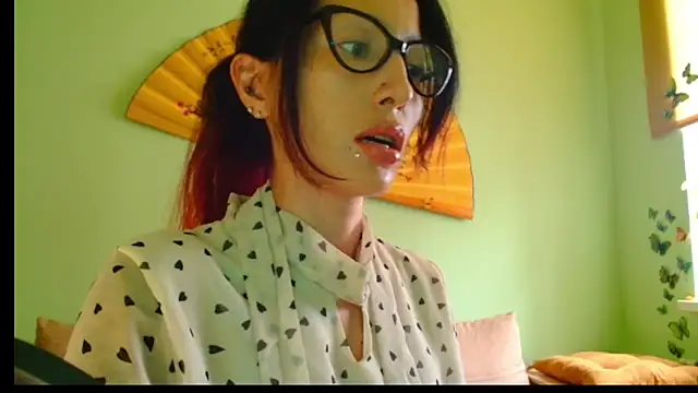 Snapshot of KiotoShine chatting on 10-05-25, 09:29 KiotoShine online show from 10-05-25, 09:29