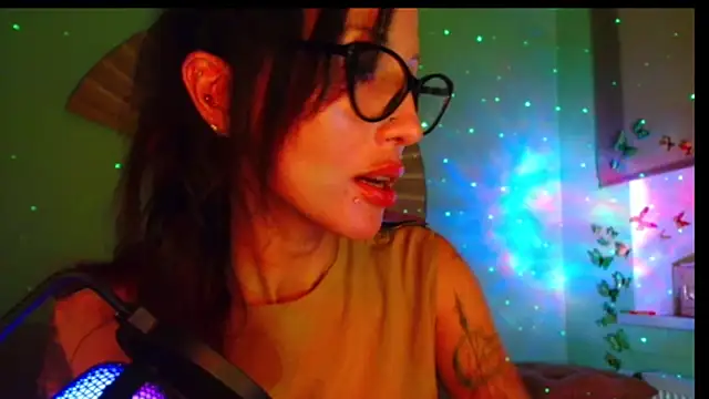 Snapshot of KiotoShine chatting on 10-06-25, 06:49 KiotoShine online show from 10-06-25, 06:49