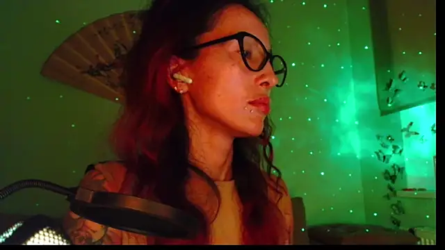 Snapshot of KiotoShine chatting on 10-21-25, 03:35 KiotoShine online show from 10-21-25, 03:35