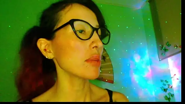 Snapshot of KiotoShine chatting on 10-22-25, 06:07 KiotoShine online show from 10-22-25, 06:07