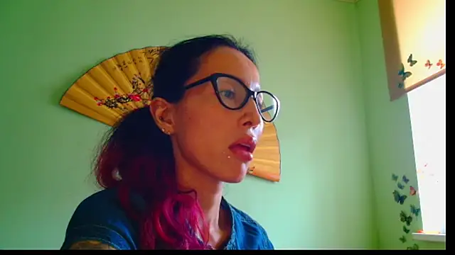 Snapshot of KiotoShine chatting on 10-23-25, 12:37 KiotoShine online show from 10-23-25, 12:37