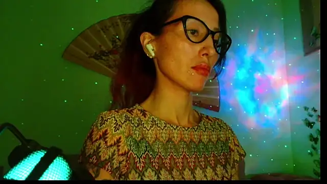 Snapshot of KiotoShine chatting on 10-24-25, 05:20 KiotoShine online show from 10-24-25, 05:20