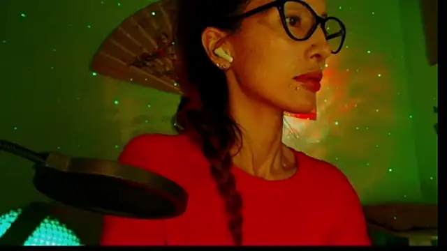 Snapshot of KiotoShine chatting on 10-31-25, 07:59 KiotoShine online show from 10-31-25, 07:59