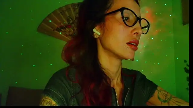 Snapshot of KiotoShine chatting on 11-15-25, 07:43 KiotoShine online show from 11-15-25, 07:43