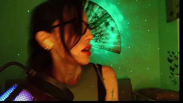 Snapshot of KiotoShine chatting on 11-30-25, 05:17 KiotoShine online show from 11-30-25, 05:17