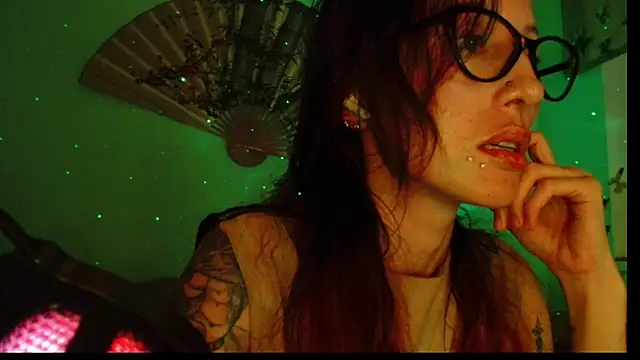 Snapshot of KiotoShine chatting on 12-03-25, 09:13 KiotoShine online show from 12-03-25, 09:13