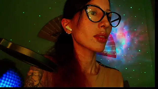 Snapshot of KiotoShine chatting on 12-14-25, 06:45 KiotoShine online show from 12-14-25, 06:45