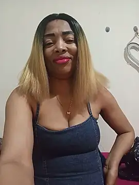 Snapshot of SEXYMOANSXX chatting on 06-17-26, 05:32 SEXYMOANSXX online show from 06-17-26, 05:32