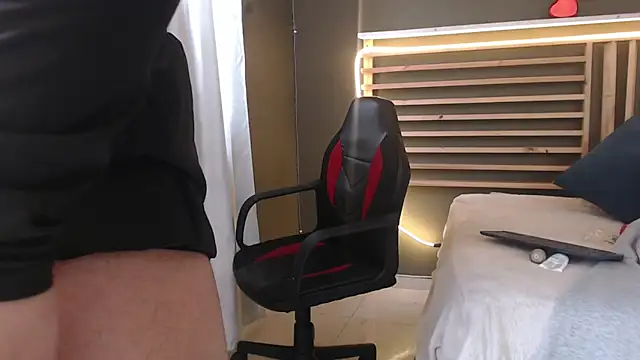 PaulEvens online show from 11-24-25, 01:33