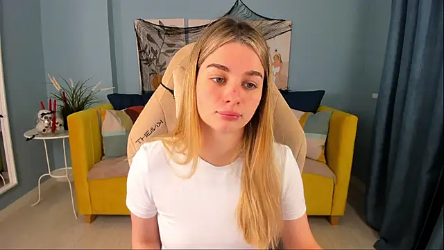 SweetyLicky online show from 10-27-25, 04:00