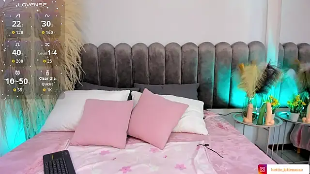 Snapshot of Viollet_xoxo chatting on 09-24-25, 07:50 Viollet xoxo online show from 09-24-25, 07:50