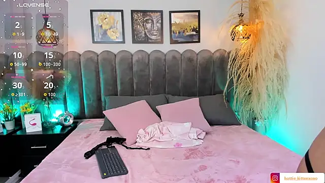 Snapshot of Viollet_xoxo chatting on 10-04-25, 07:45 Viollet xoxo online show from 10-04-25, 07:45