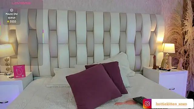 Viollet xoxo online show from 02-04-26, 08:03