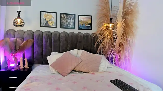 Viollet xoxo online show from 02-18-26, 12:45