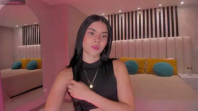 MiaLaurence online show from 12-14-25, 11:37