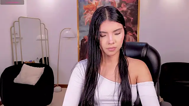 MiaLaurence online show from 05-19-26, 06:58