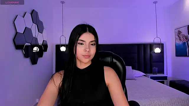 MiaLaurence online show from 05-30-26, 07:00