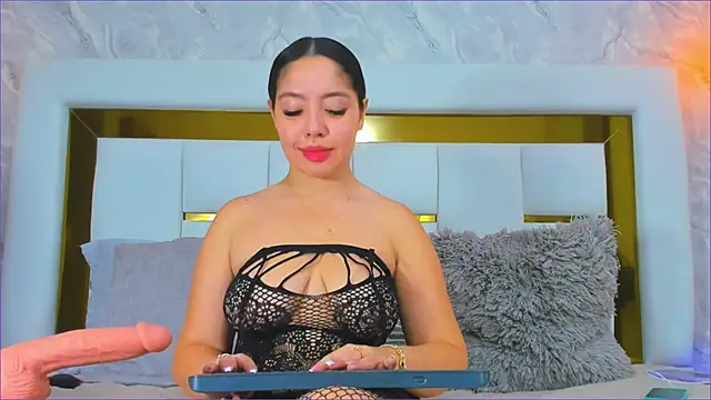 Snapshot of MiaFarkash chatting on 09-19-25, 04:18 MiaFarkash online show from 09-19-25, 04:18