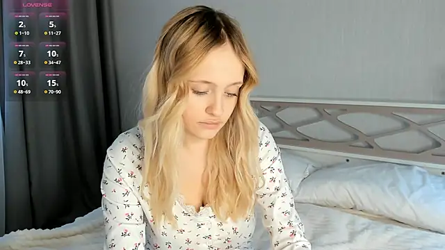 Snapshot of Julliakoill chatting on 10-12-25, 09:08 Julliakoill online show from 10-12-25, 09:08