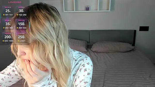 Snapshot of Julliakoill chatting on 10-25-25, 08:00 Julliakoill online show from 10-25-25, 08:00