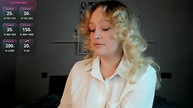 Snapshot of Julliakoill chatting on 11-25-25, 06:24 Julliakoill online show from 11-25-25, 06:24