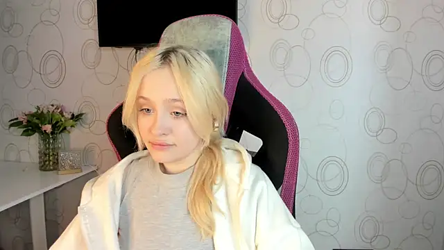 Julliakoill online show from 02-15-26, 10:36