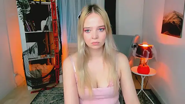 BellaMontgomery online show from 10-28-25, 10:56