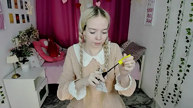 BellaMontgomery online show from 05-30-26, 06:38